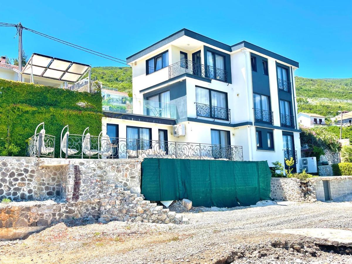 Beachfront Villa Pearl Of Adria Krasici Exterior photo